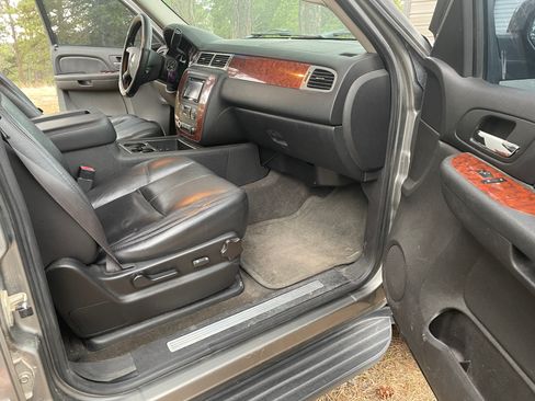 Used 2008 Chevrolet Suburban LT w/ LT Preferred Equipment Group image 16