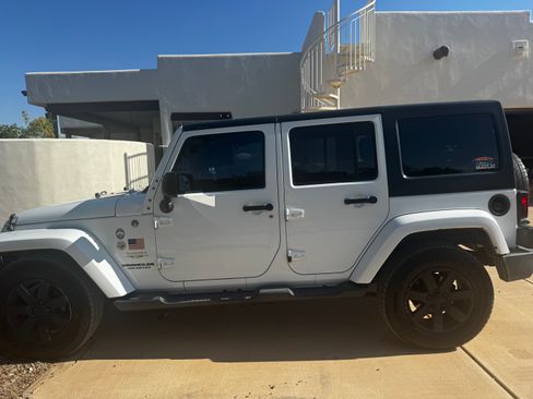 Used 2015 Jeep Wrangler Unlimited Sahara AWD/4WD image 13