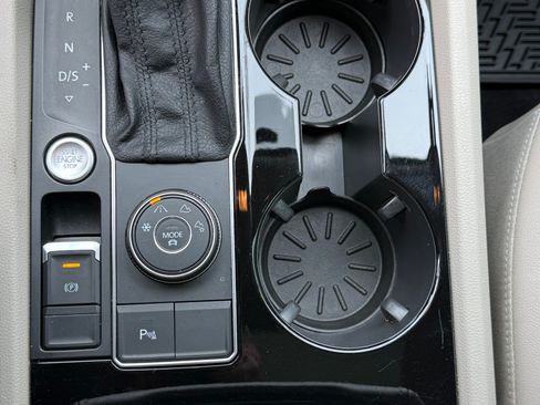 Used 2018 Volkswagen Atlas SEL w/ R-Line Package image 20