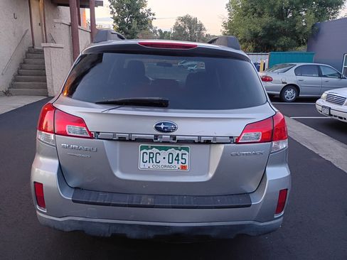 Used 2010 Subaru Outback 2.5i Premium image 6