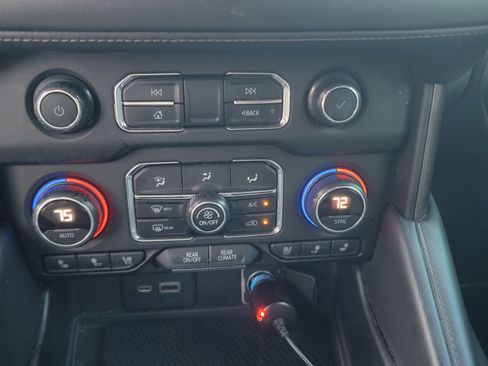 Used 2021 Chevrolet Tahoe High Country w/ Premium Package image 16