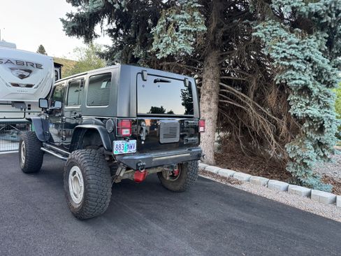 Used 2010 Jeep Wrangler Unlimited Rubicon w/ Dual Top Group AWD/4WD image 4