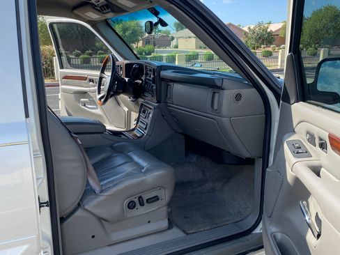 Used 2002 Cadillac Escalade AWD image 15