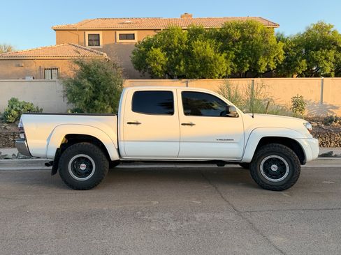 Used 2011 Toyota Tacoma 4x4 Double Cab w/ TRD Off-Road Pkg w/JBL Audio image 1