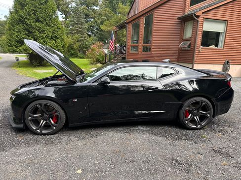 Used 2018 Chevrolet Camaro SS RWD image 5