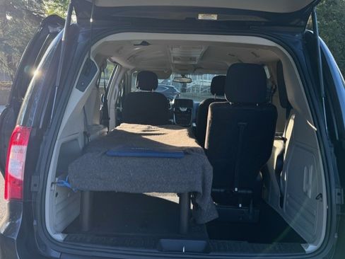 Used 2012 Chrysler Town & Country Touring image 15