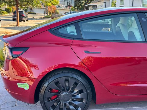 Used 2023 Tesla Model 3 Performance image 4