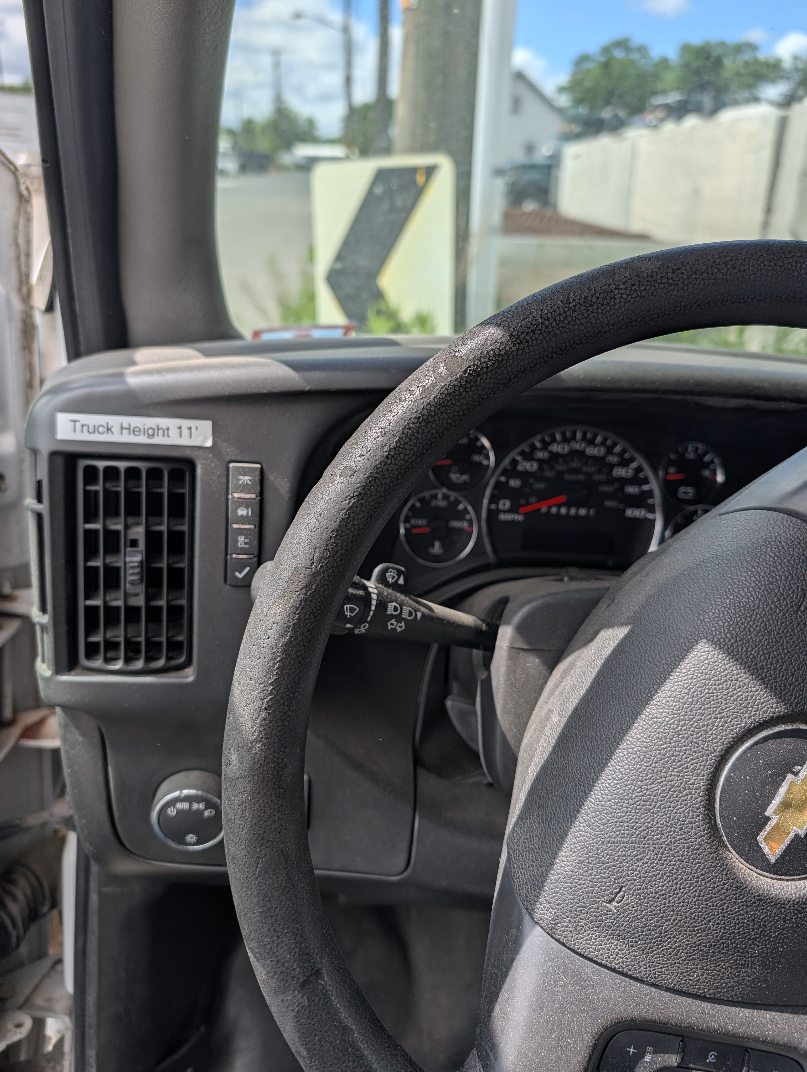 Used 2014 Chevrolet Express 4500 RWD image 9