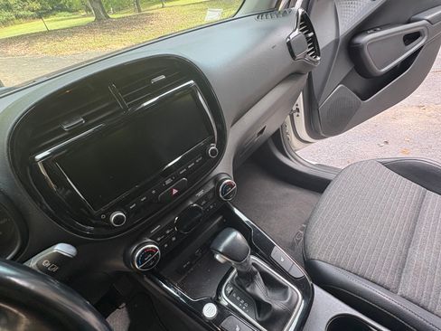 Used 2020 Kia Soul EX FWD image 11