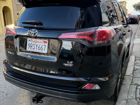 Used 2017 Toyota RAV4 LE image 6