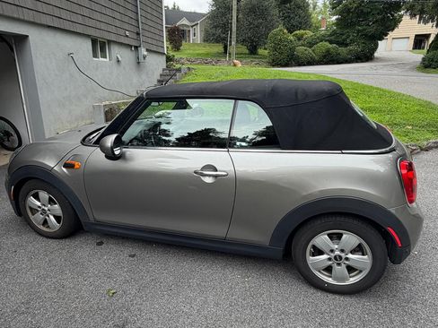 Used 2019 MINI Cooper Convertible w/ Signature Upholstery Package FWD image 10
