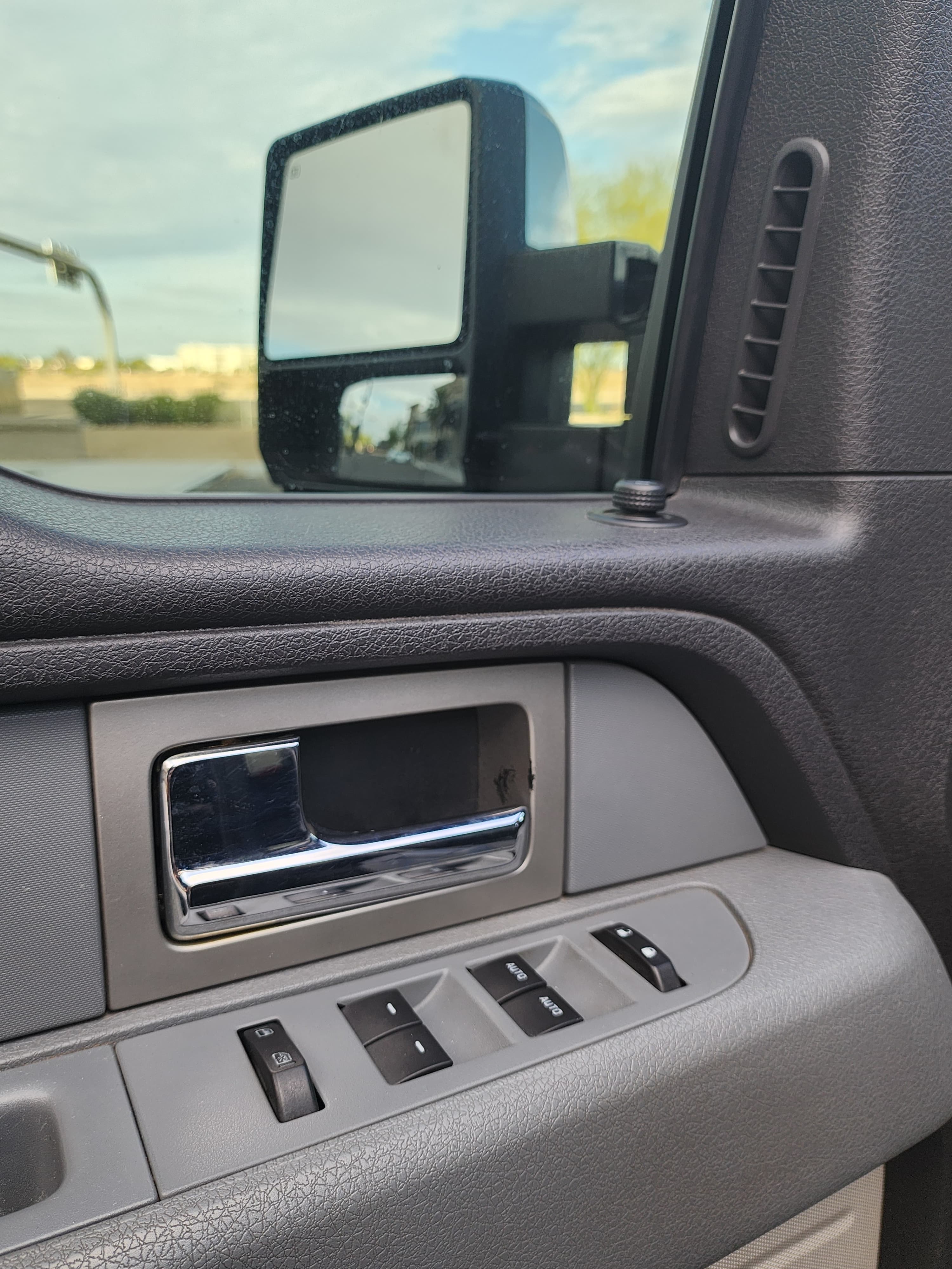 Used 2011 Ford F150 XLT w/ XLT Chrome Pkg AWD/4WD image 15