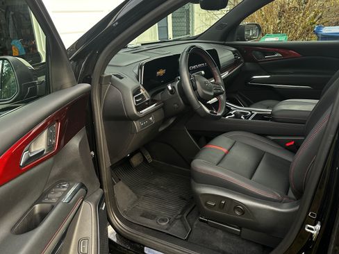 Used 2024 Chevrolet Traverse RS image 16