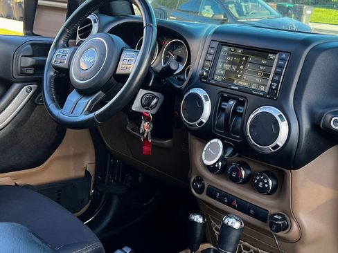 Used 2016 Jeep Wrangler Sahara w/ Connectivity Group AWD/4WD image 25