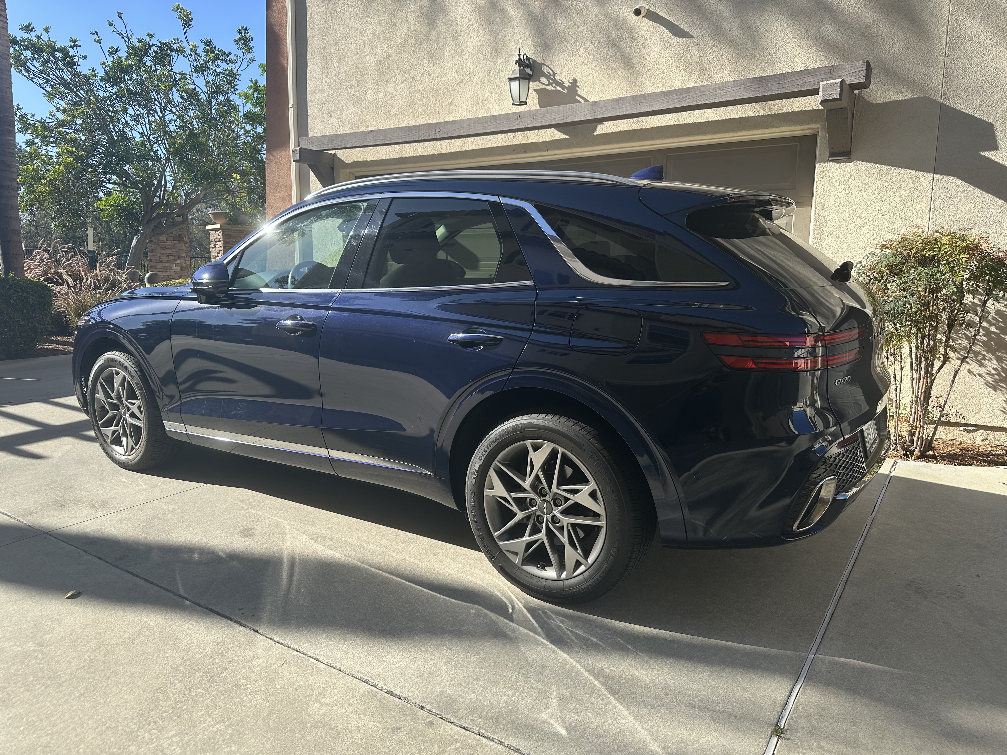 Used 2022 Genesis GV70 2.5T w/ Advanced Package AWD/4WD image 6