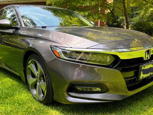 Used 2020 Honda Accord Touring image 2