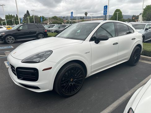 Used 2022 Porsche Cayenne E-Hybrid Coupe AWD/4WD image 1