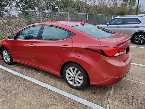 Used 2015 Hyundai Elantra SE w/ Option Group 02 image 2