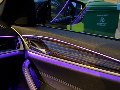 Used 2020 BMW 530e w/ Convenience Package image 2