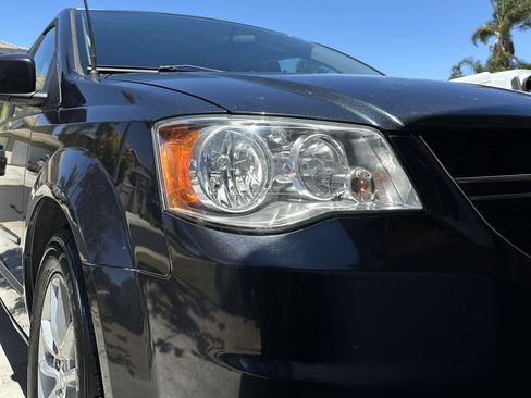 Used 2014 Dodge Grand Caravan SXT w/ Rear Park Assist Package FWD image 9