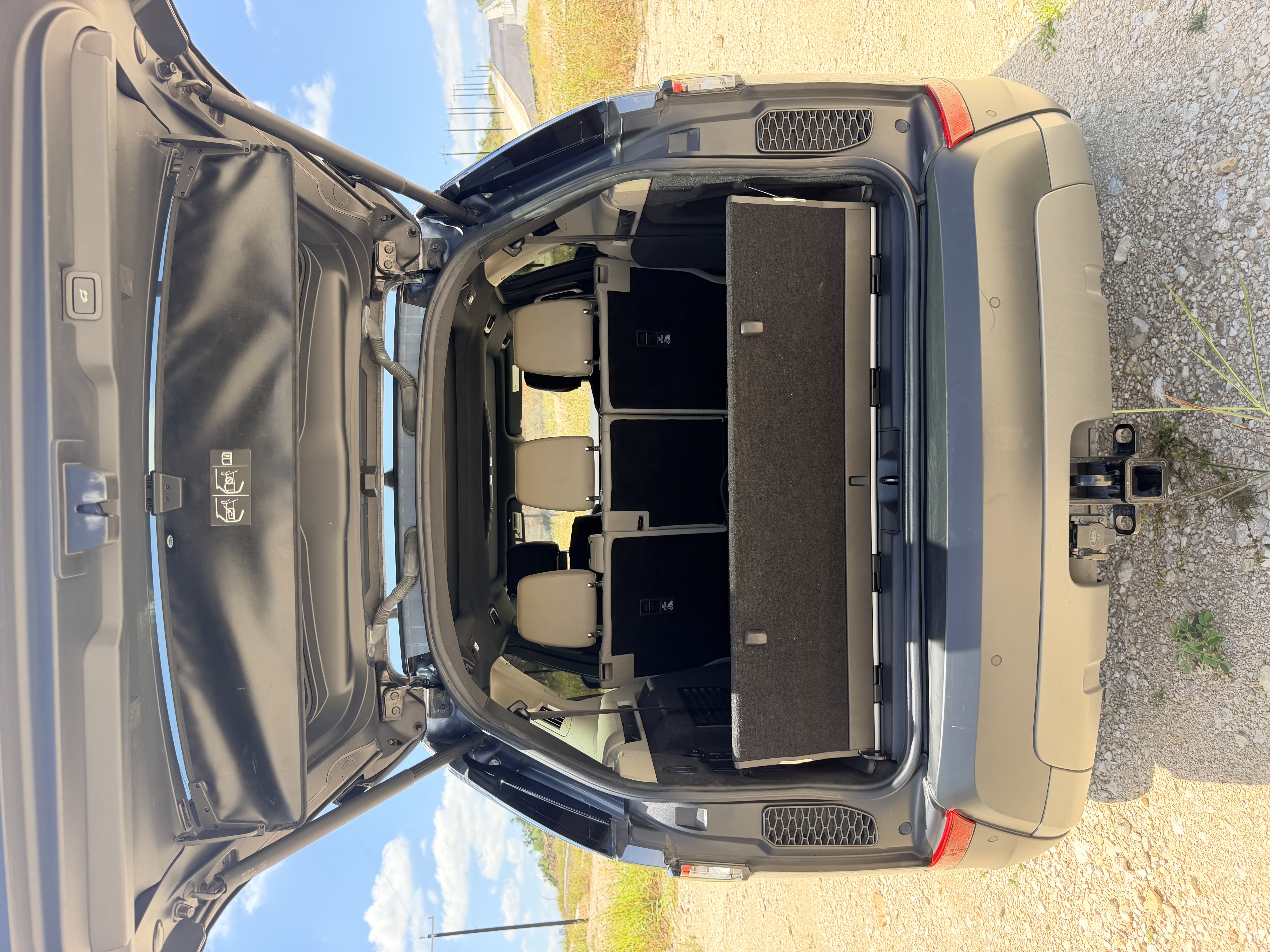 Used 2019 Land Rover Discovery SE AWD/4WD image 11