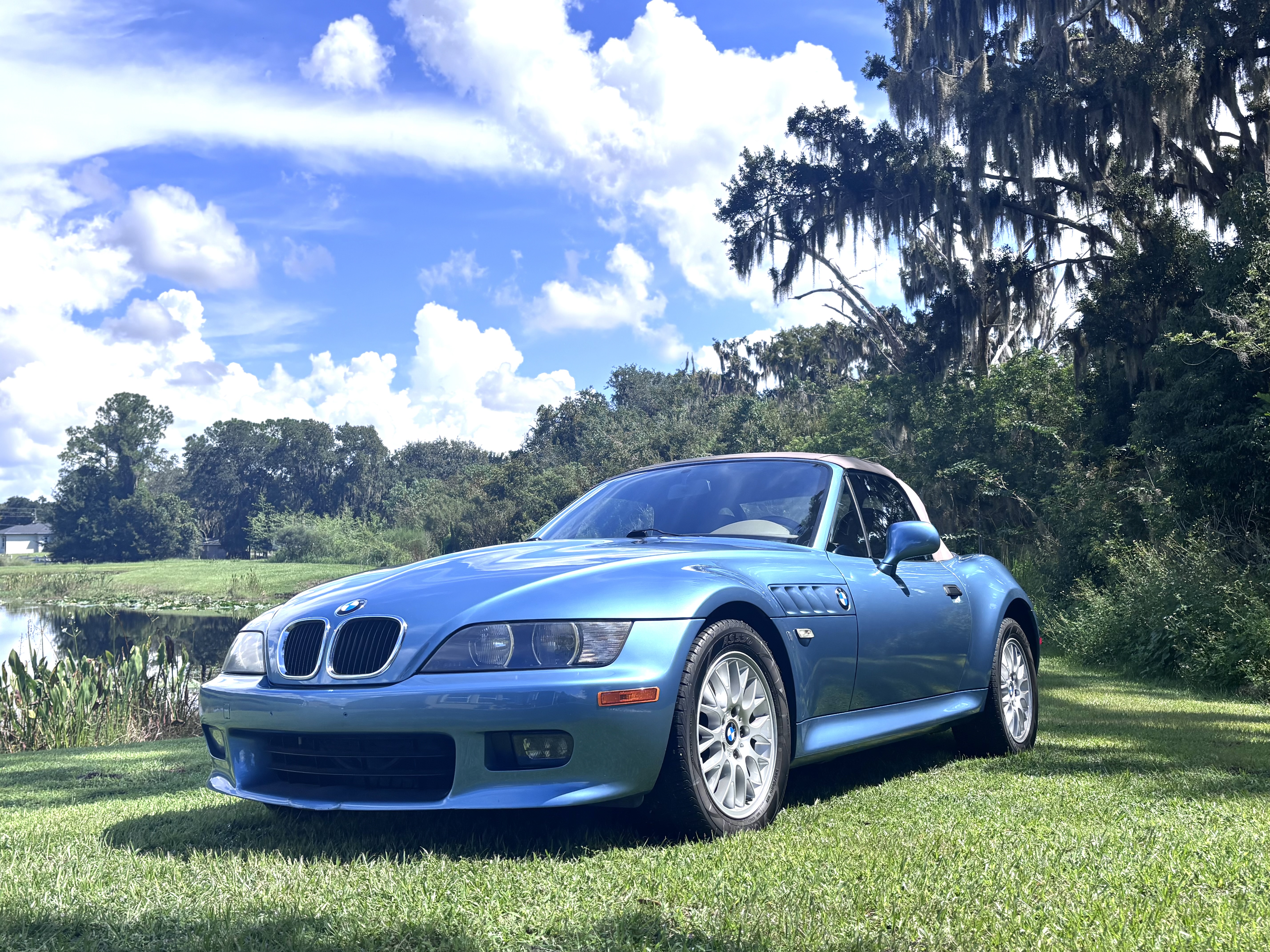 Used 2001 BMW Z3 2.5i RWD image 2
