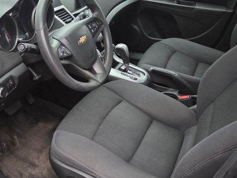 Used 2016 Chevrolet Cruze LT w/ Technology Package image 11