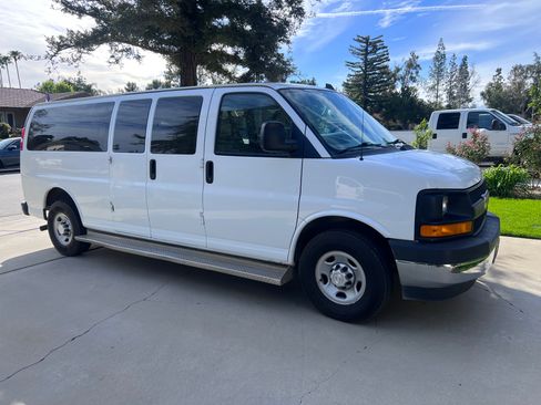 Used 2017 Chevrolet Express 3500 LS image 9