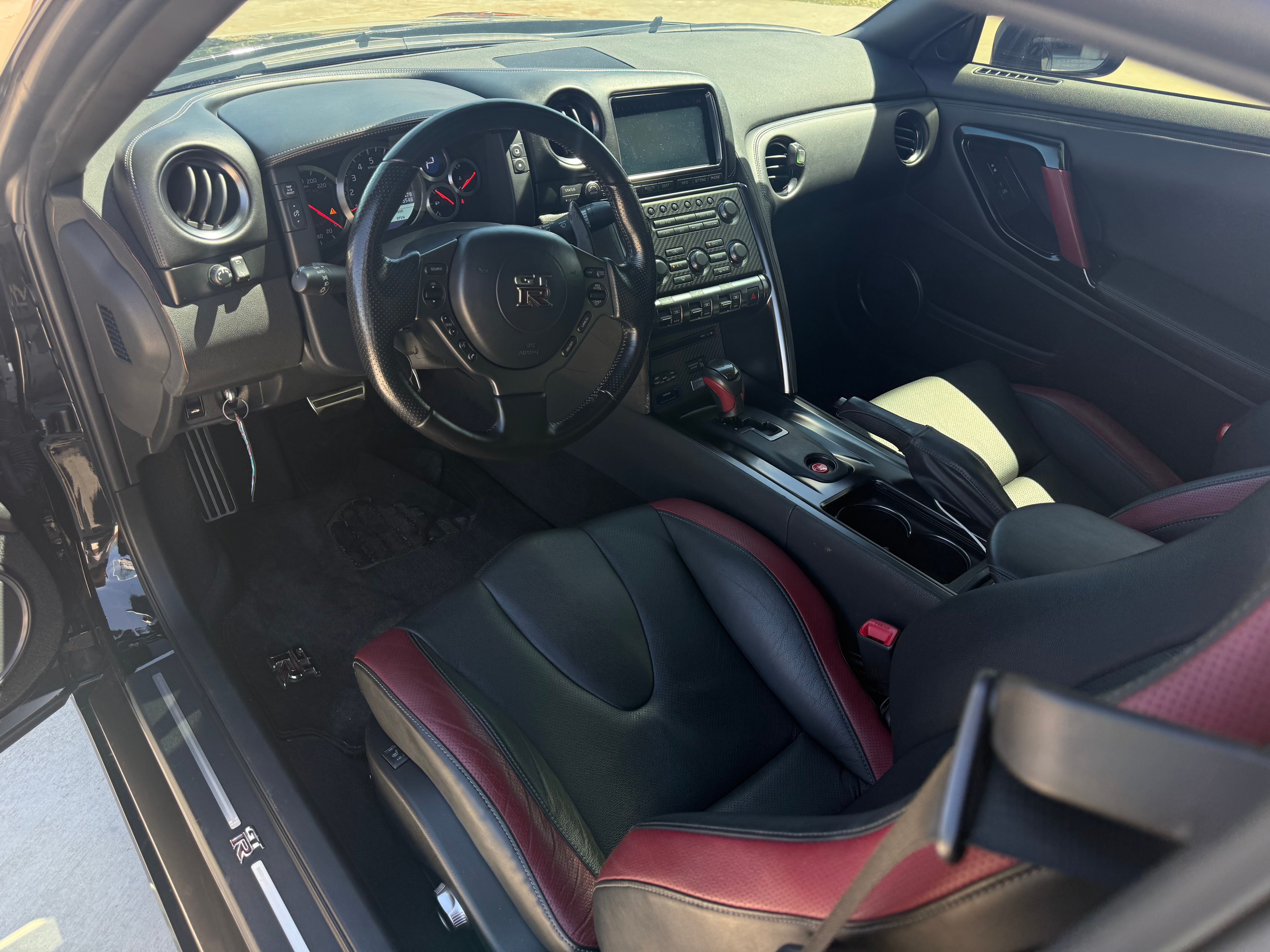 Used 2012 Nissan GT-R Black Edition AWD/4WD image 17