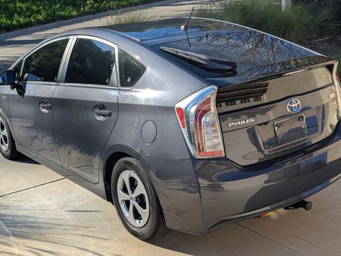 Used 2014 Toyota Prius Two image 2