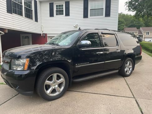 Used 2009 Chevrolet Suburban LTZ AWD/4WD image 8