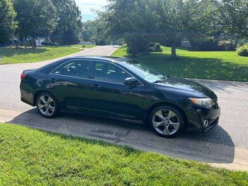 Used 2014 Toyota Camry SE FWD image 1