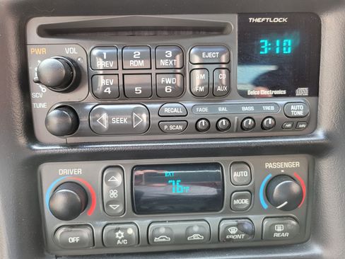 Used 2001 Chevrolet Corvette Convertible w/ Preferred Equipment Group2 image 16