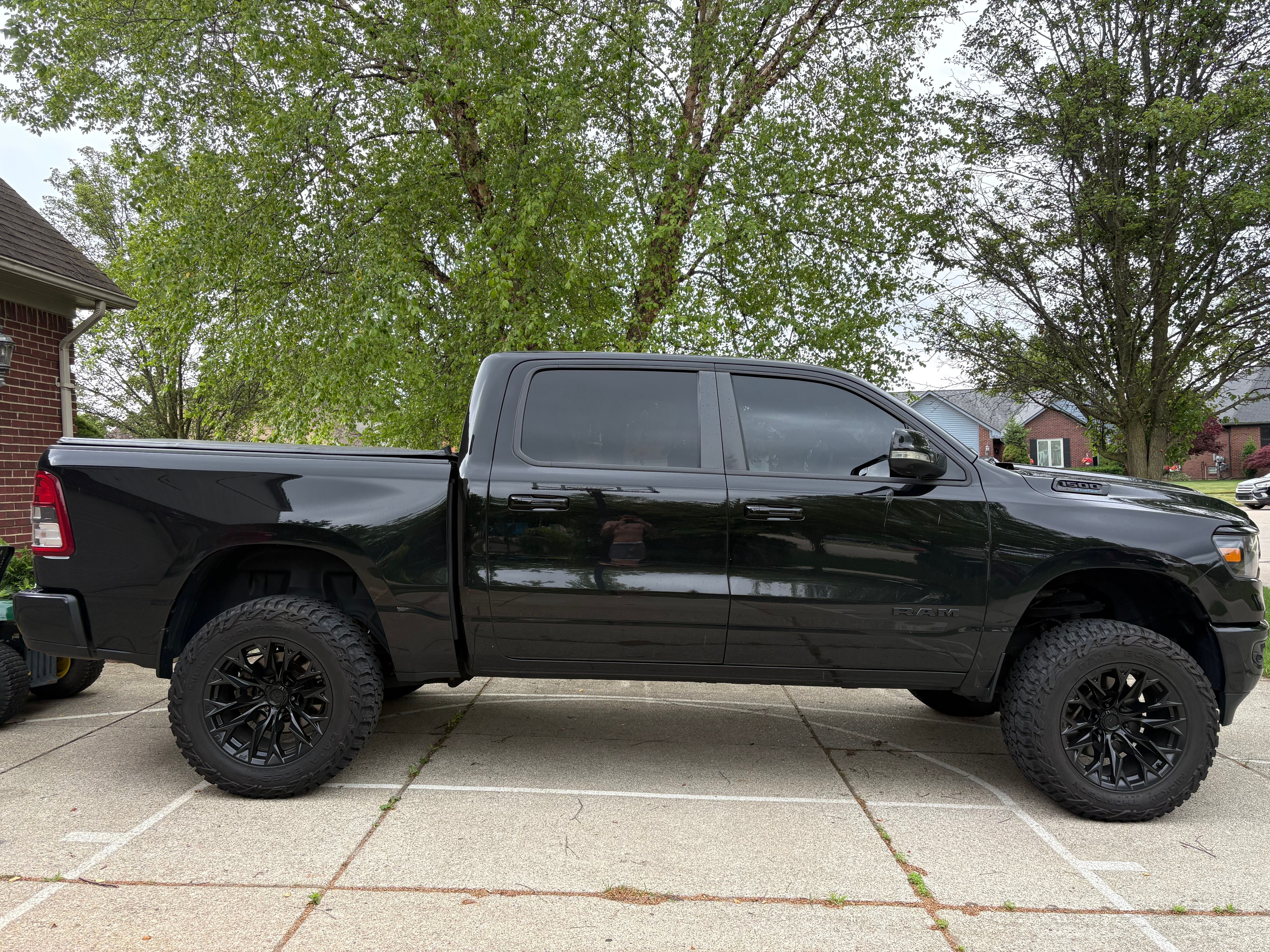 Used 2021 RAM 1500 Big Horn AWD/4WD image 1