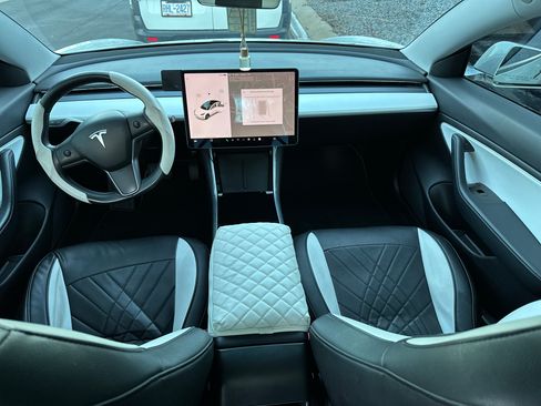Used 2019 Tesla Model 3 Performance image 9