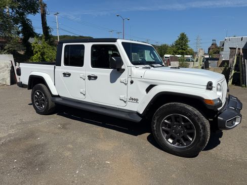 Used 2021 Jeep Gladiator Overland w/ LED Lighting Group image 8
