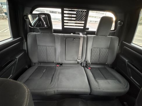 Used 2018 Nissan Titan SV image 18