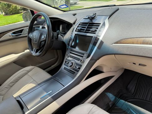 Used 2017 Lincoln MKZ Reserve w/ Climate Package FWD image 10