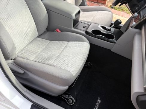 Used 2014 Toyota Camry LE image 14