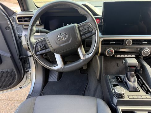 Used 2024 Toyota Tacoma TRD Off-Road image 10