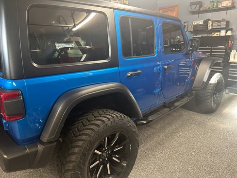 Used 2024 Jeep Wrangler Unlimited Rubicon w/ Convenience Group image 8