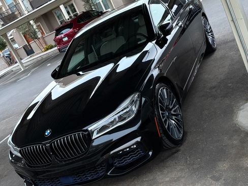 Used 2017 BMW 750i image 11