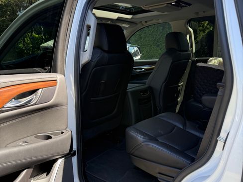 Used 2019 Cadillac Escalade Premium Luxury image 12