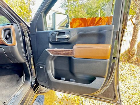 Used 2021 Chevrolet Silverado 3500 High Country image 22