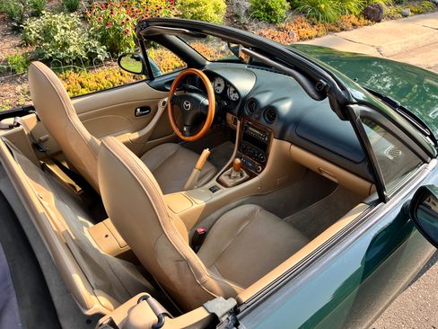 Used 2001 MAZDA MX-5 Miata RWD image 26