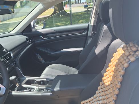 Used 2018 Honda Accord EX image 5