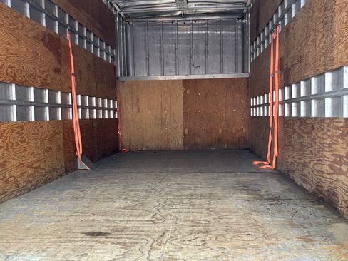 Used 2017 Chevrolet Express 4500 Extended RWD image 13
