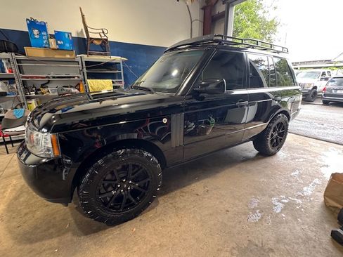 Used 2010 Land Rover Range Rover HSE LUX image 17