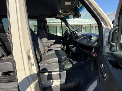 Used 2024 Mercedes-Benz Sprinter 2500 image 8