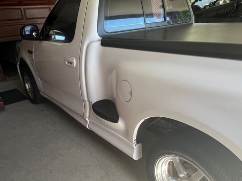 Used 1999 Ford F150 Lightning RWD image 2